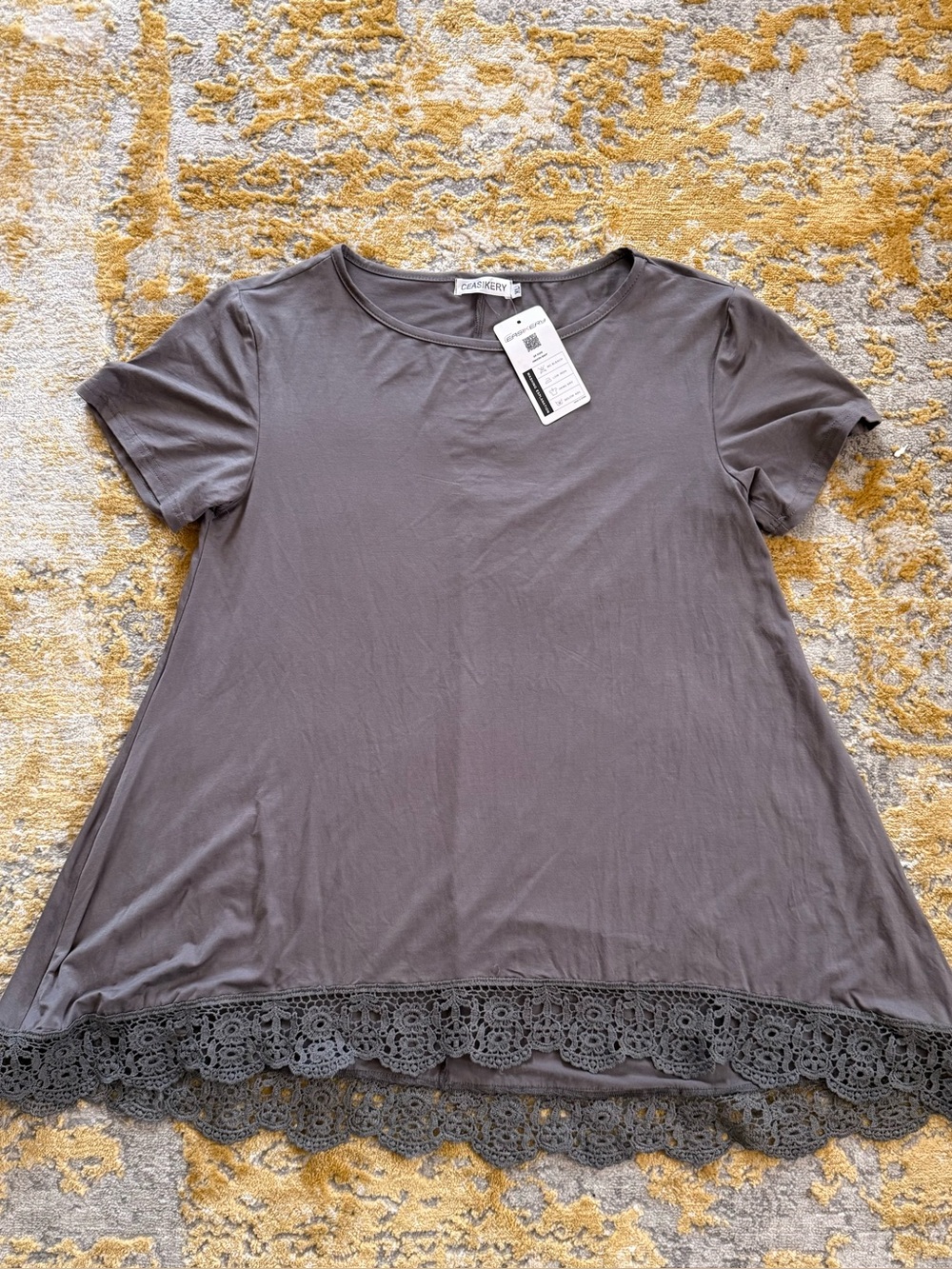 NWT Ceasikery Gray Lace Hem Tunic Top Size XL Fits Large